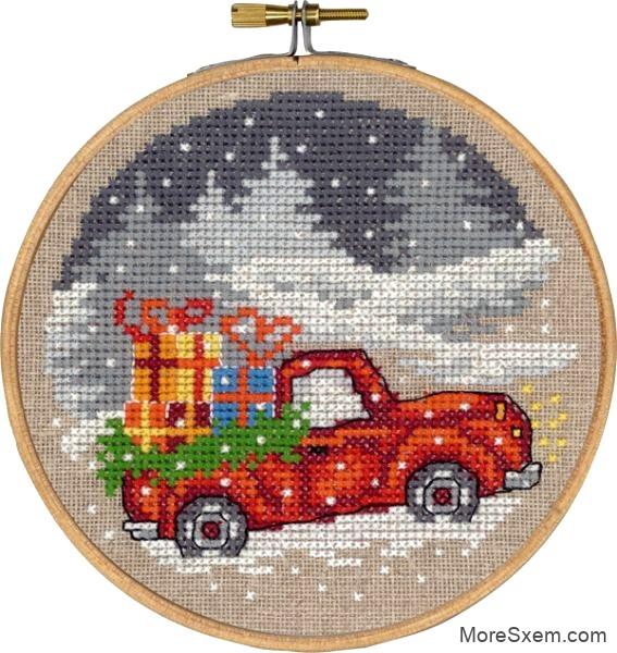 Красный автомобиль с рождественскими подарками